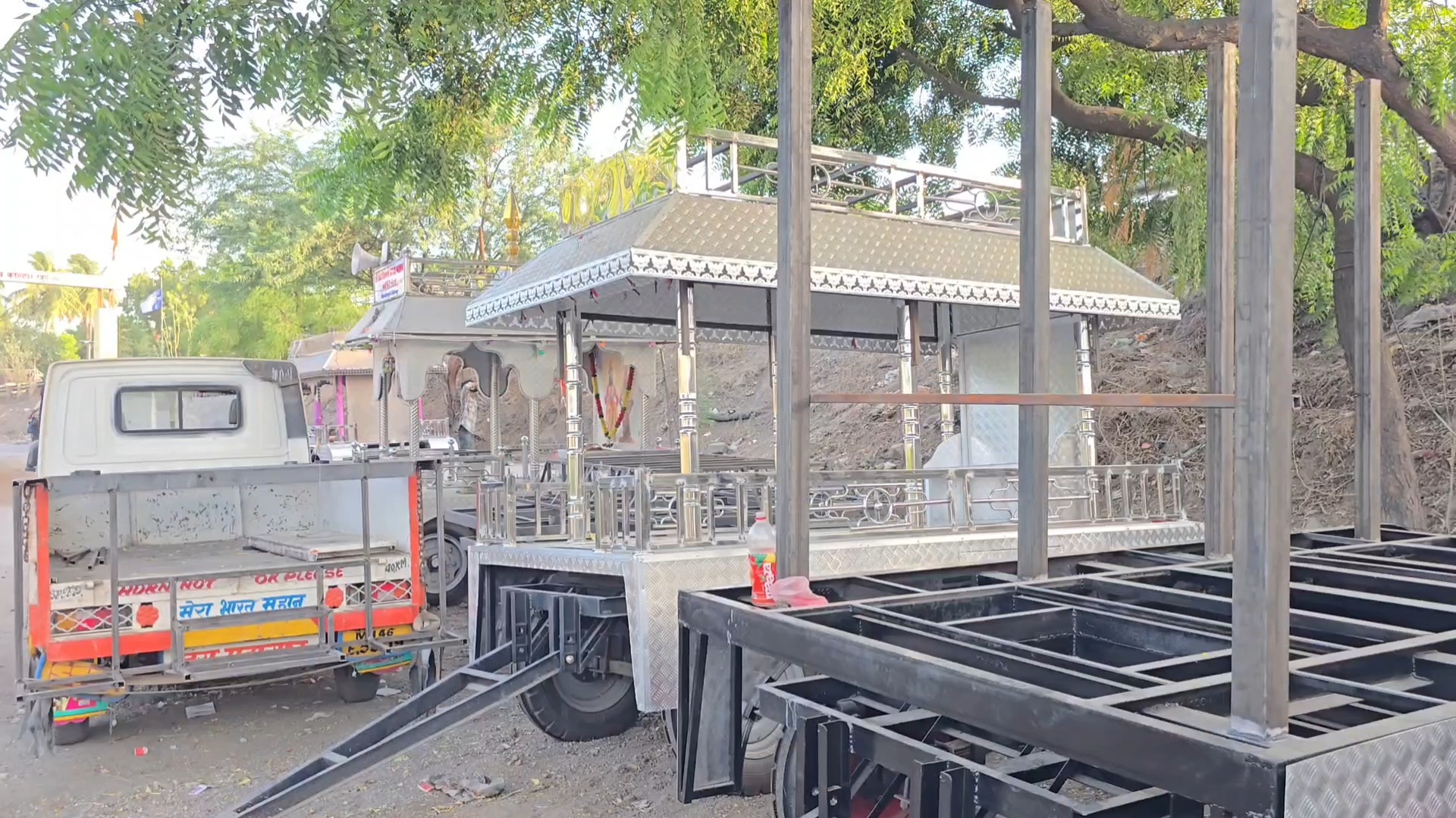 रथांना वाढती मागणी, कोल्हारमधील तरुण उद्योजकाचा 25 वर्षांचा यशस्वी वारसा