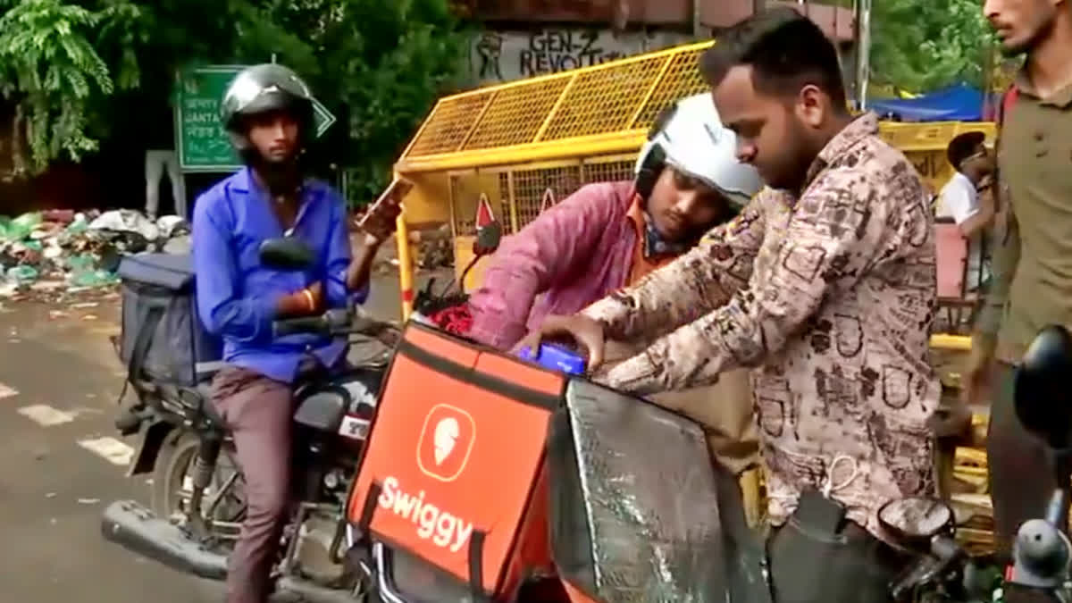 cjp protest food delivery delhi zomato swiggy cjp protest food delivery jantar mantar
