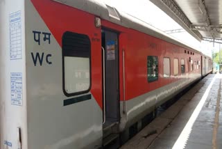 Mumbai Delhi trains cancelled