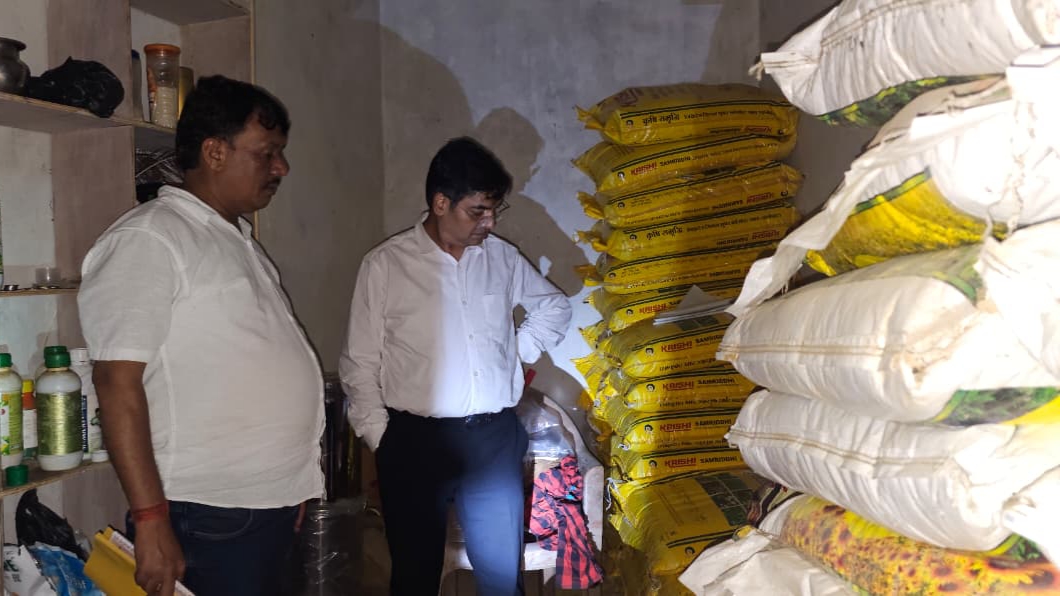 yogi government action up fertilizers shortage black marketing barabanki maharajganj raebareli bahraich latest