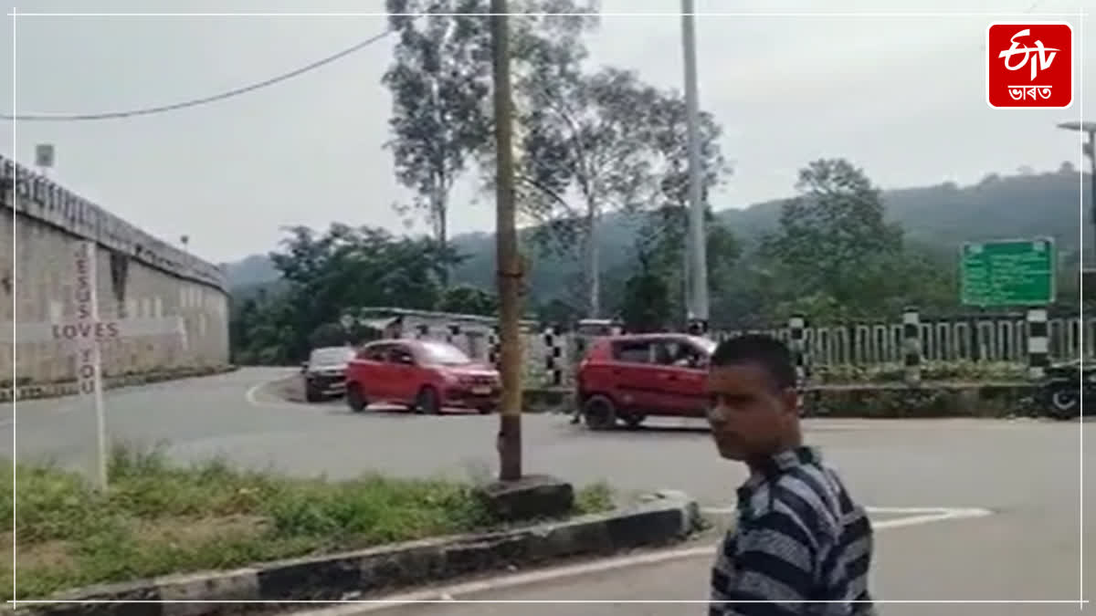 Assam vehicles are stopped by the Meghalaya Taxi Drivers Association