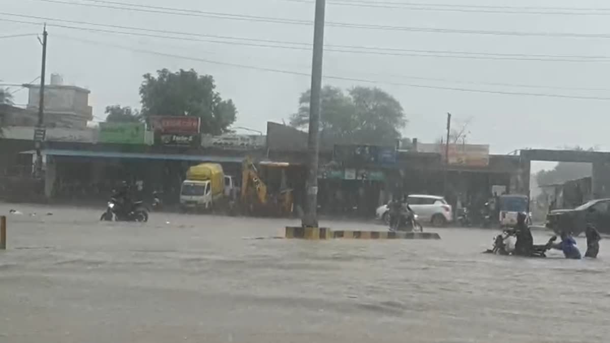 Heavy rain Raipur