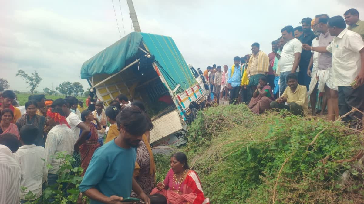 PICKUP HIT ELECTRIC POLE