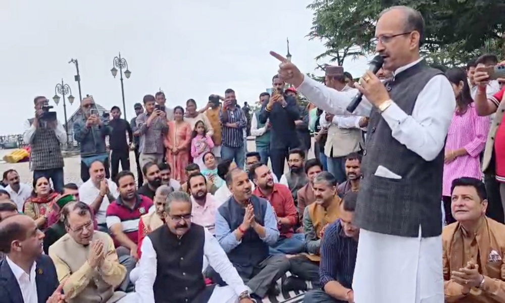 प्रदर्शन के दौरान भाजपा विधायक दल
