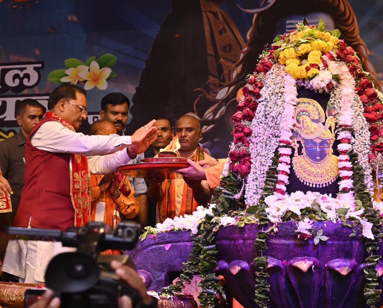 CM Sai worshiping Lord Shiva