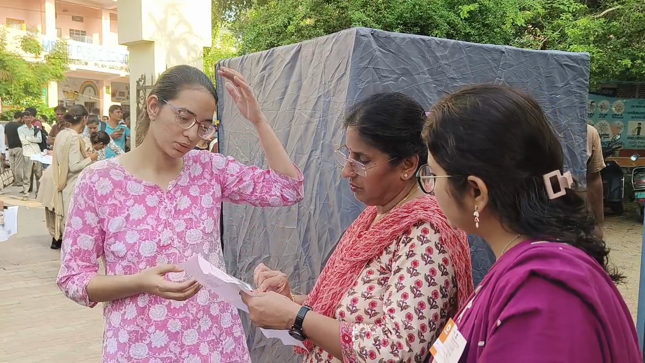 Checking of examinees' admit cards