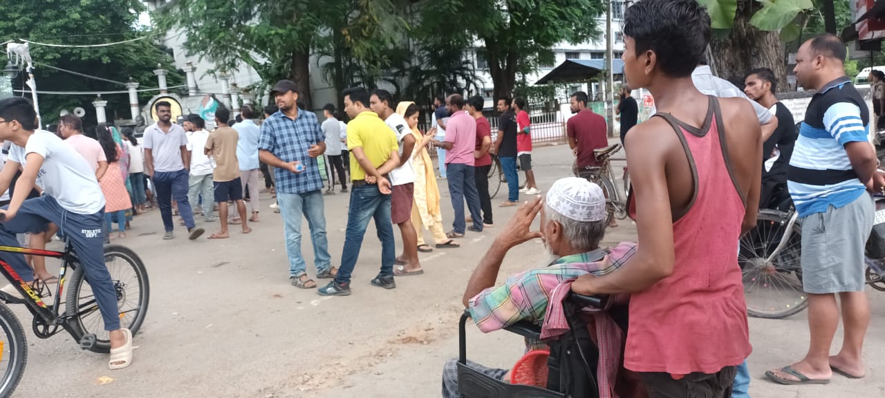 Police on duty cried after seeing the last rites of Zubeen Garg in Nagaon