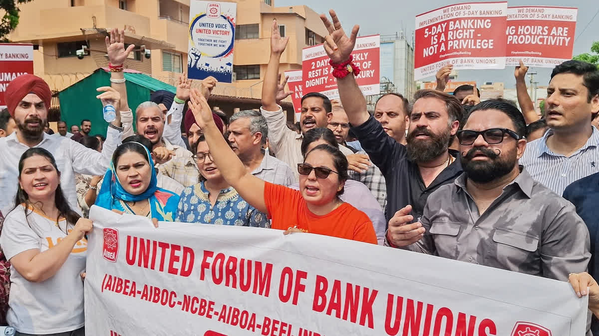 Indian Banks Face Five-Day Freeze as Unions Dig In for National Strike