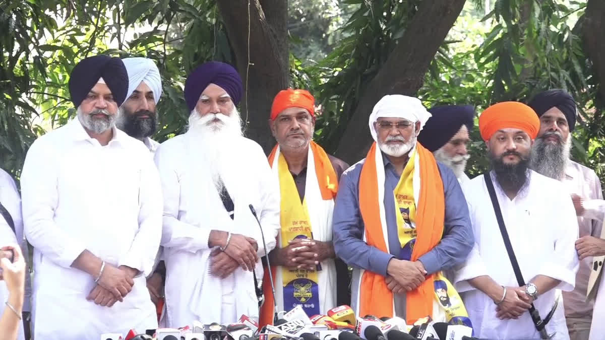ਈਡੀ ਦੇ ਸਾਬਕਾ ਅਧਿਕਾਰੀ ਅਤੇ ਸੇਵਾਮੁਕਤ ਡੀਐਸਪੀ ਵਾਰਿਸ ਪੰਜਾਬ ਦੇ ਵਿੱਚ ਸ਼ਾਮਲ, ਕਿਹਾ- ਸੈਕੁਲਰ ਸੋਚ ’ਤੇ ਚੱਲੇਗੀ ਪਾਰਟੀ Ex ED Deputy Director Niranjan Singh and Retired DSP Balwinder Sekhon Join Akali Dal Waris Punjab De
