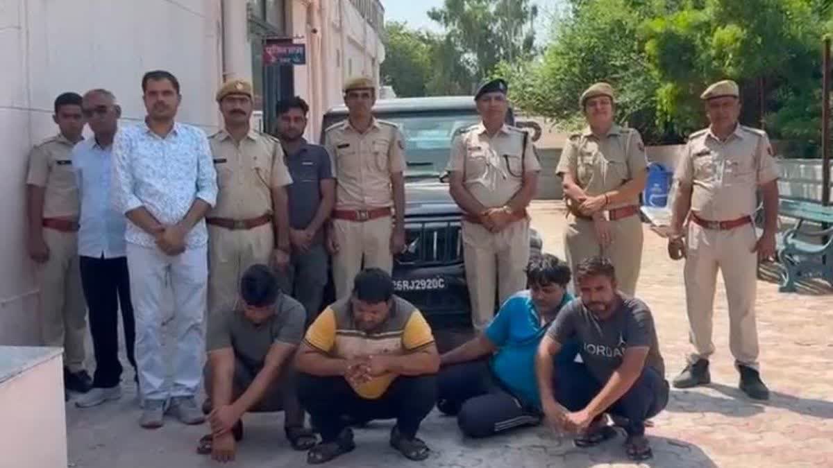गिरफ्त में चोरी के आरोपी