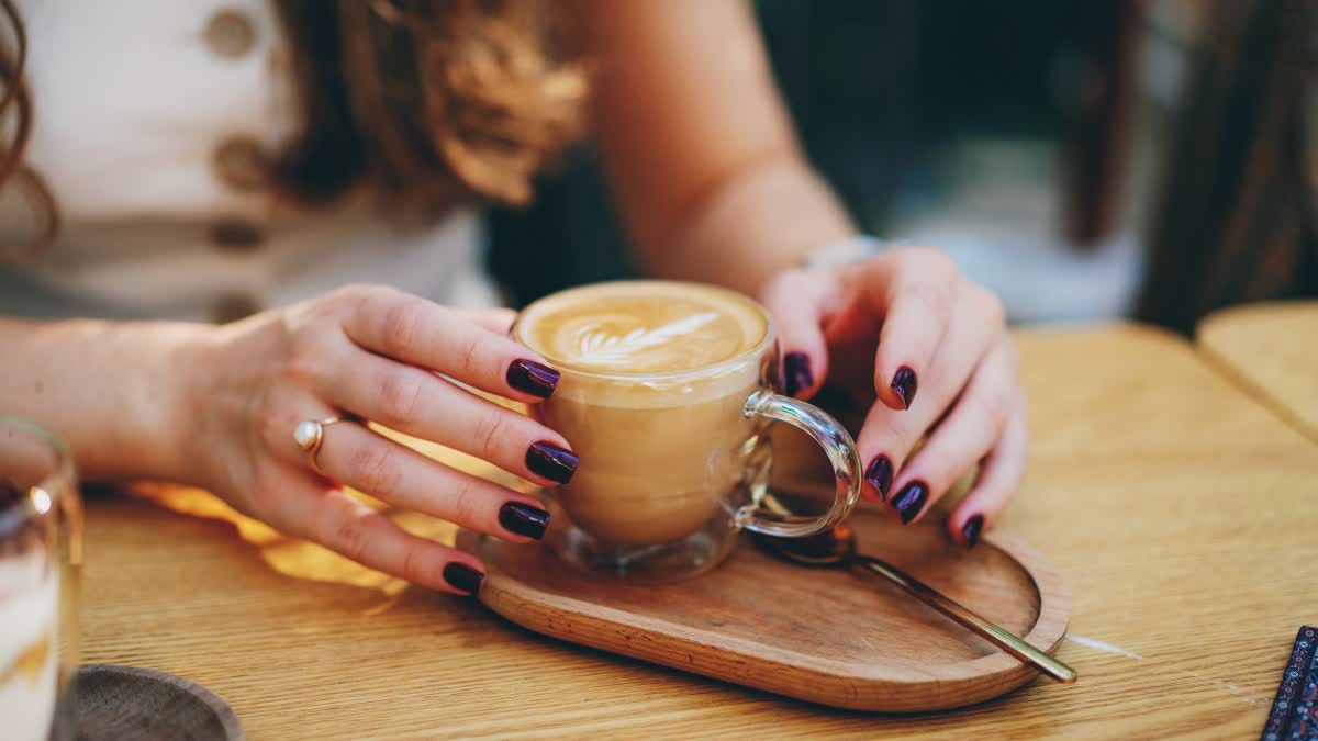 காபியுடன் பிஸ்கட் சாப்பிட பிடிக்குமா? செரிமானம் முதல் எலும்பு ஆரோக்கியம் பாதிக்கப்படும்! எச்சரிக்கும் ஆய்வு!