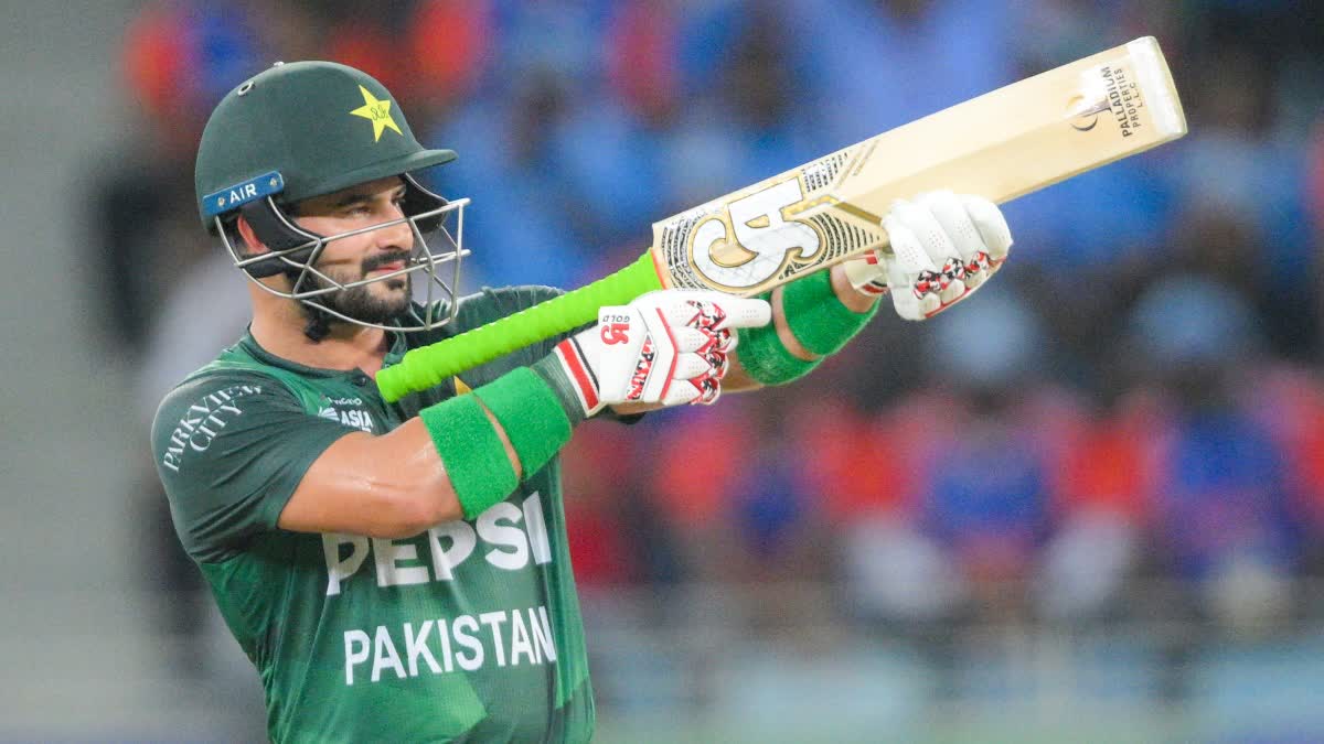 ஒரு காலண்டர் ஆண்டில் 100 சிக்ஸர்கள்: பாகிஸ்தானின் முதல் வீரராக ஃபர்ஹான் சாதனை!