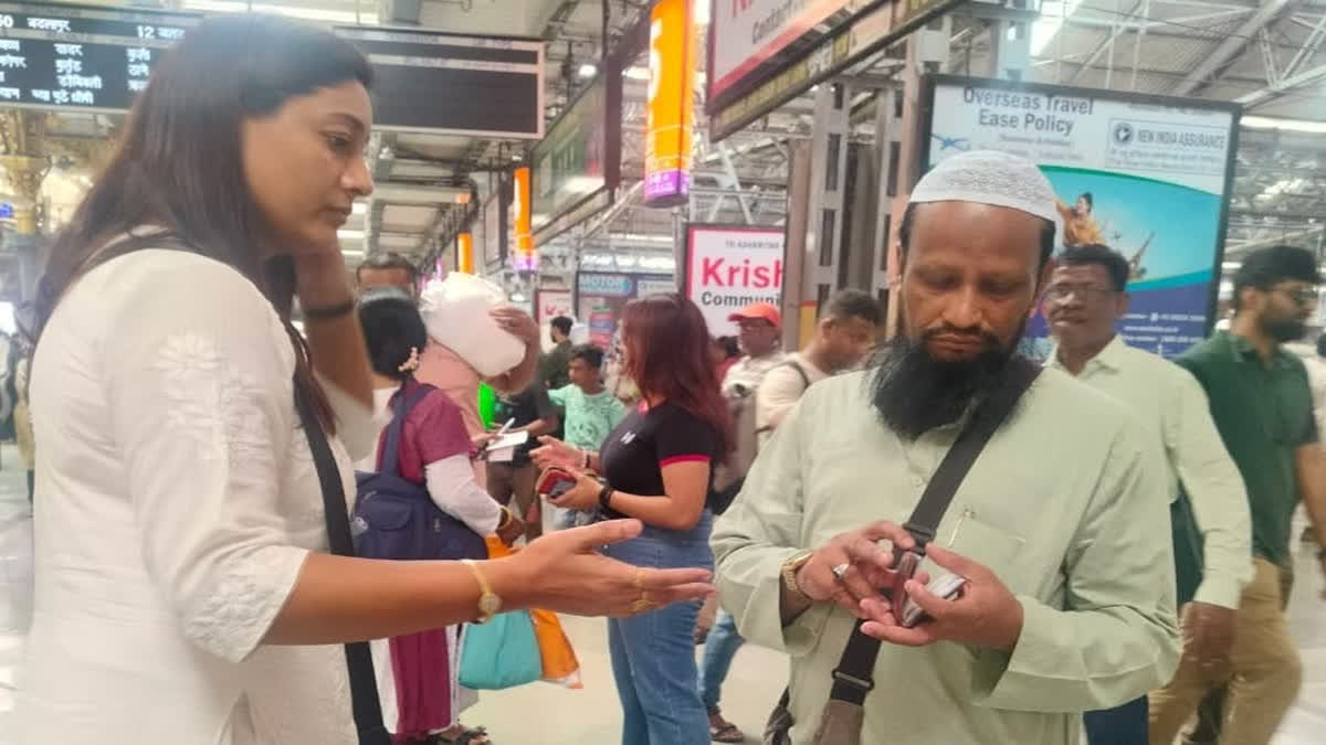 Central Railway Collects Fine Of Over Rs 40 Crore From Ticketless Passengers in Mumbai The local trains of Mumbai are known as the lifeline of the megapolis' residents. While around 60 lakh Mumbaikars travel by local trains everyday, approximately travel in trains operated by Central Railway.
