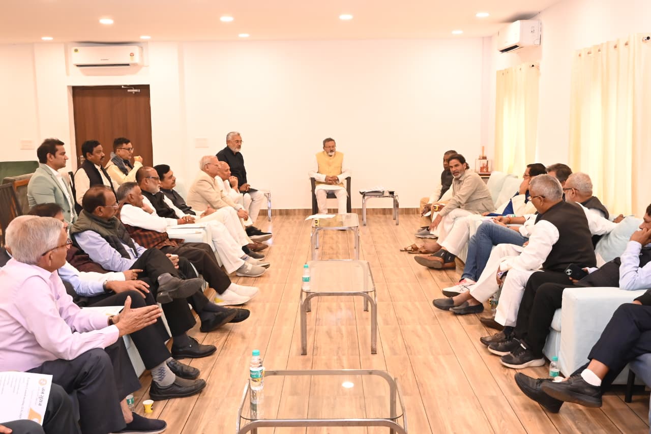 जन सुराज पार्टी के नेताओं की बैठक