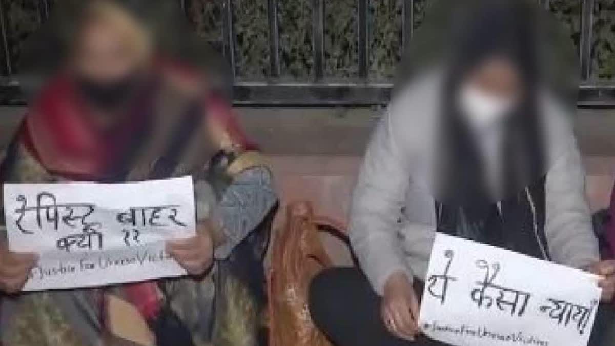 'We Are Unsafe’: Unnao Rape Survivor, Mother Protest At India Gate; Police Remove Them