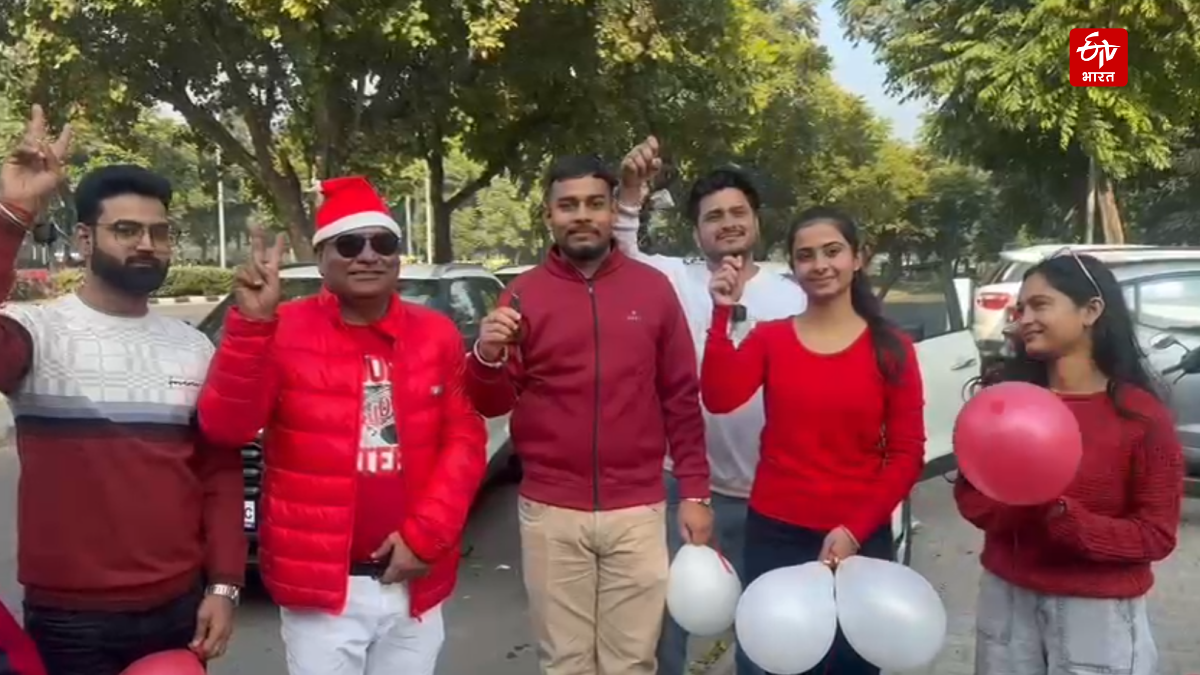 Chandigarh industrialist MK Bhatia gave free cars to his employees on Christmas