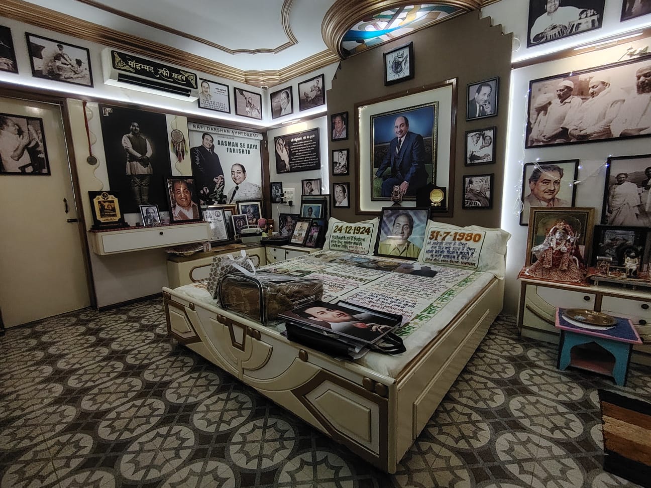 Hamaad Rafi Home Mohammed Rafi's Birth Anniversary: Ahmedabad Fan's Unique Way To Show ...