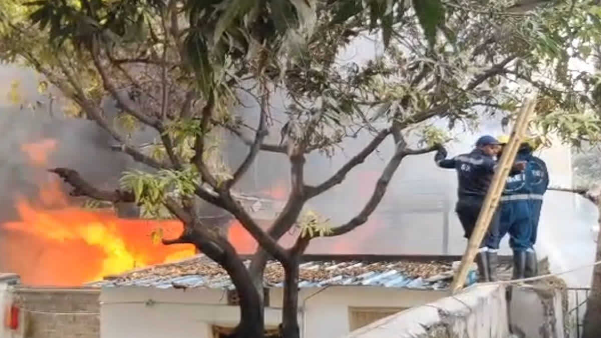 Massive Fire Breaks Out In Furniture Shop In Hyderabad's Nampally, Six ...
