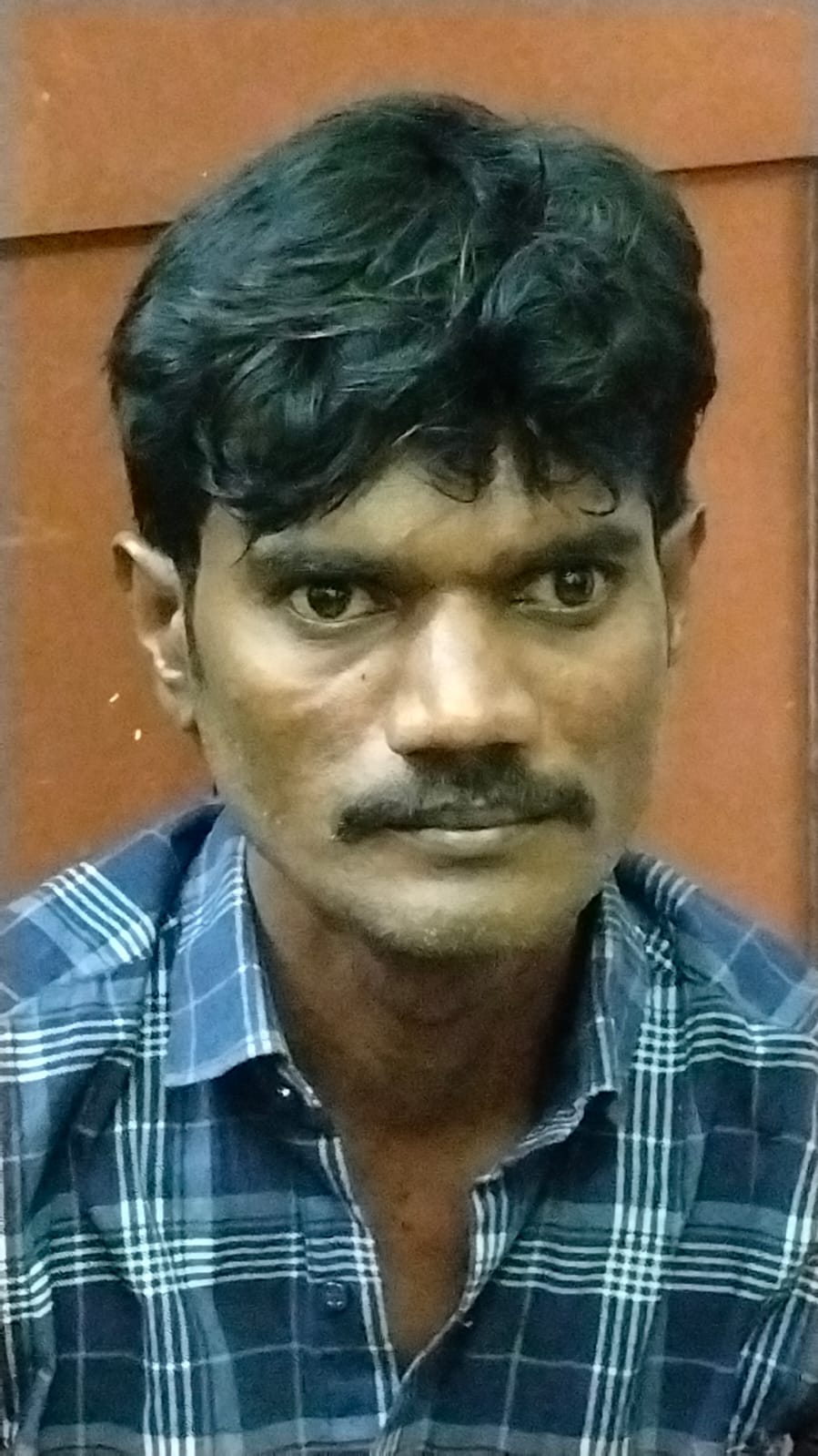 பெண்ணின் கழுத்தை அறுத்த தங்க மாரியப்பன்