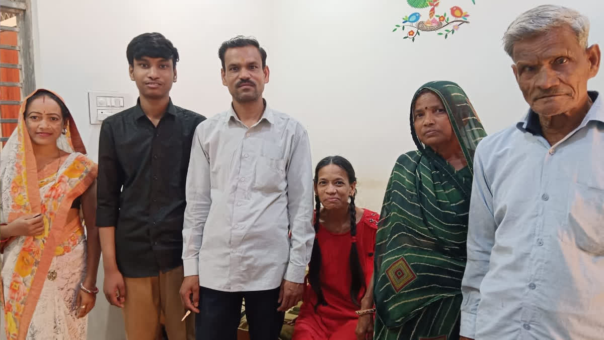 Tanishk Jain and his family