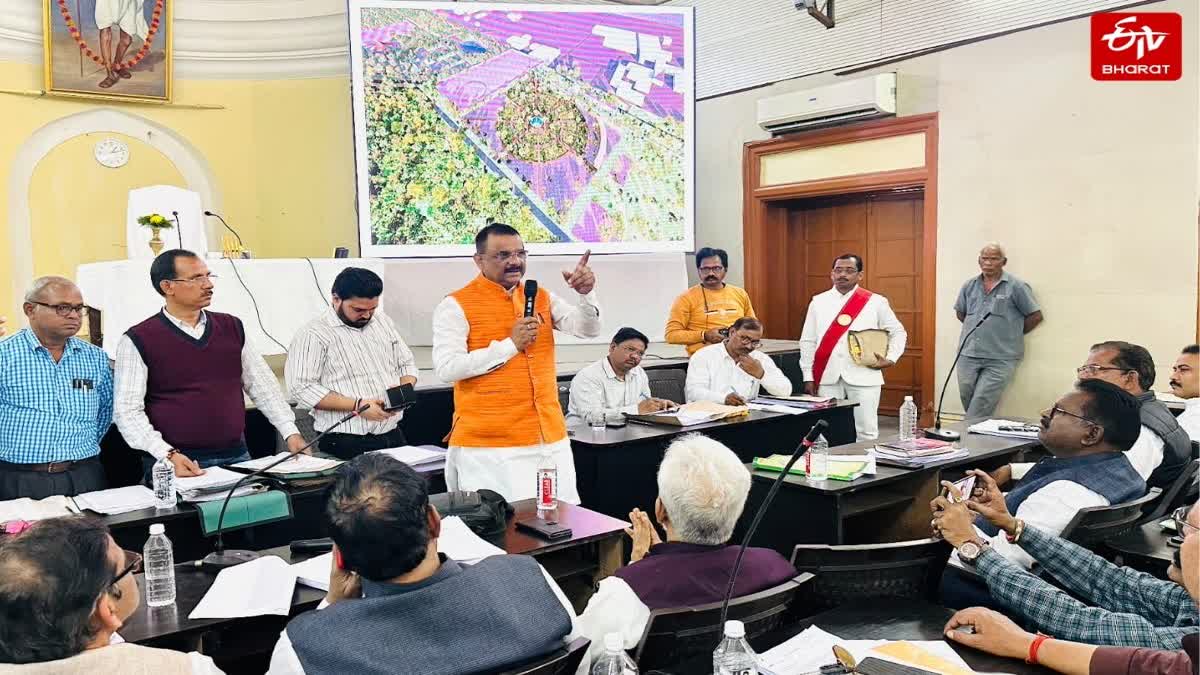 वाराणसी नगर निगम में सदन बैठक.