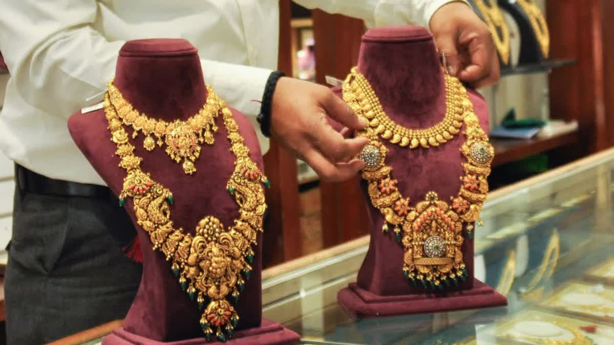 Gold and silver prices fall