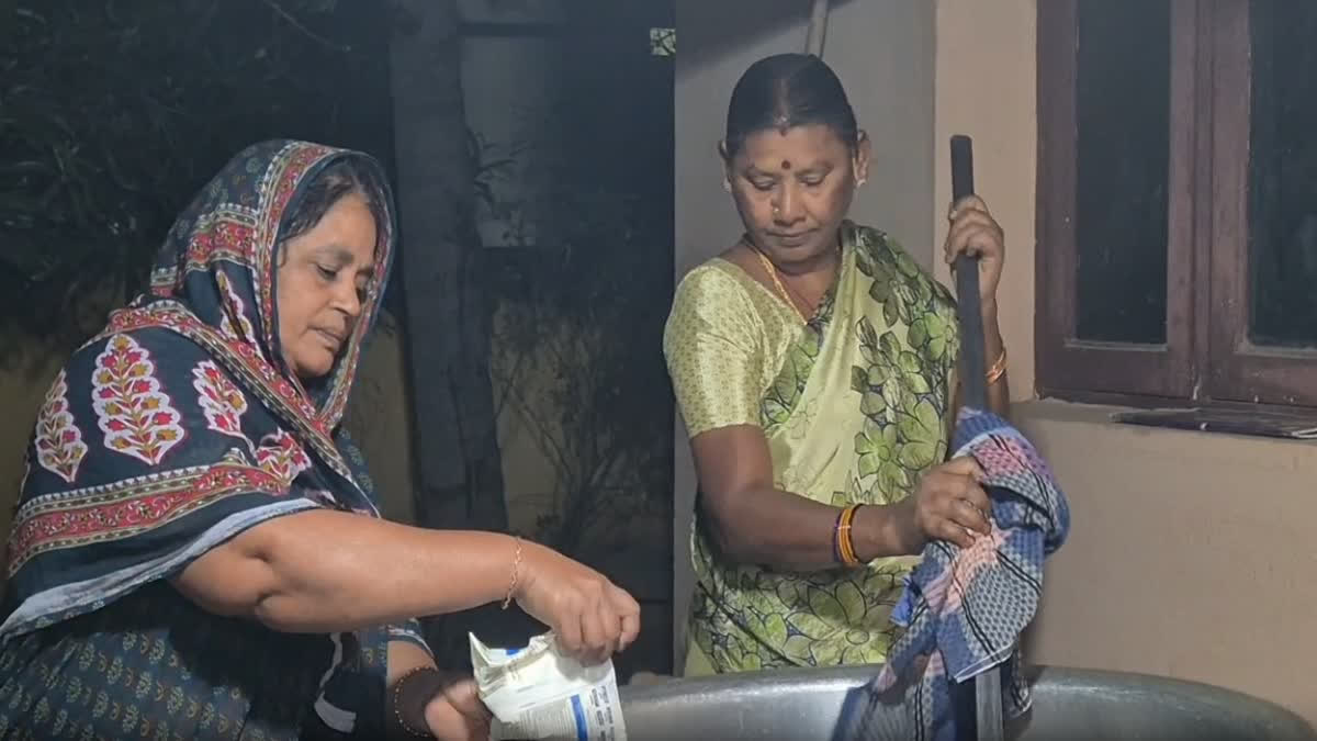 Tiruchirappalli's Rajeshwari Helps Cook Free Sehri For Muslim Students During Ramadan Tiruchirappalli’s Rajeshwari Helps Cook Free Sahar Meals For Muslim Students During Ramadan
