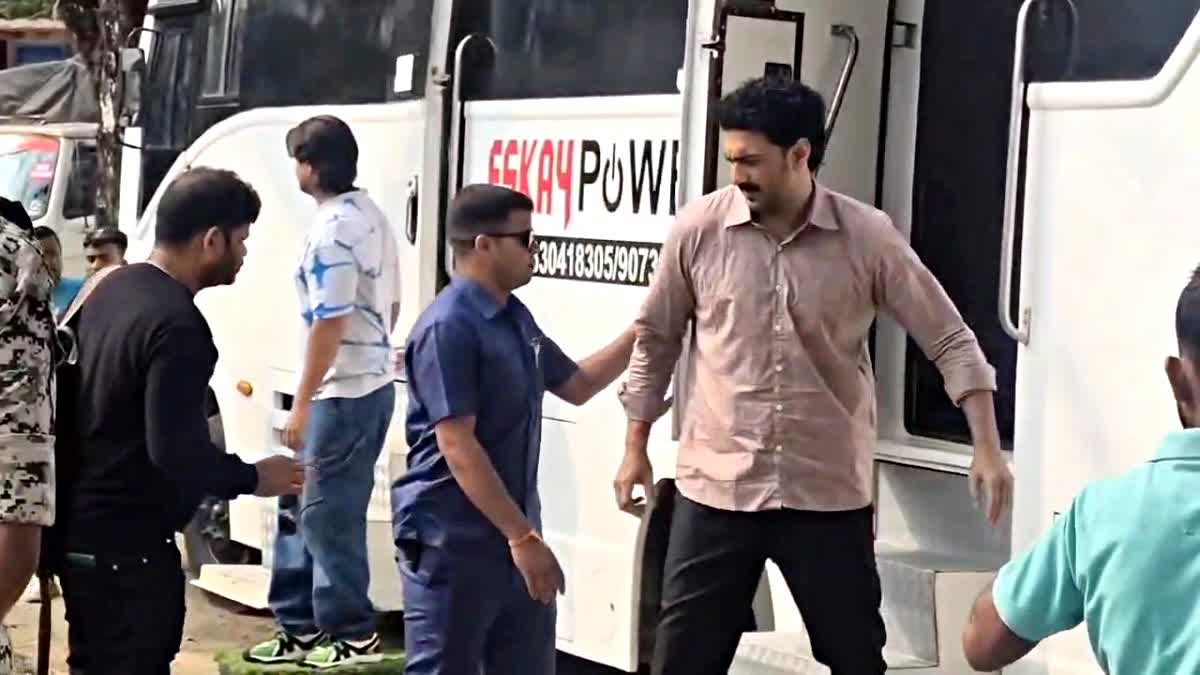 actor-dev-starts-shoot-biopic-of-padma-shri-karimul-haque-in-bike-ambulance-dada