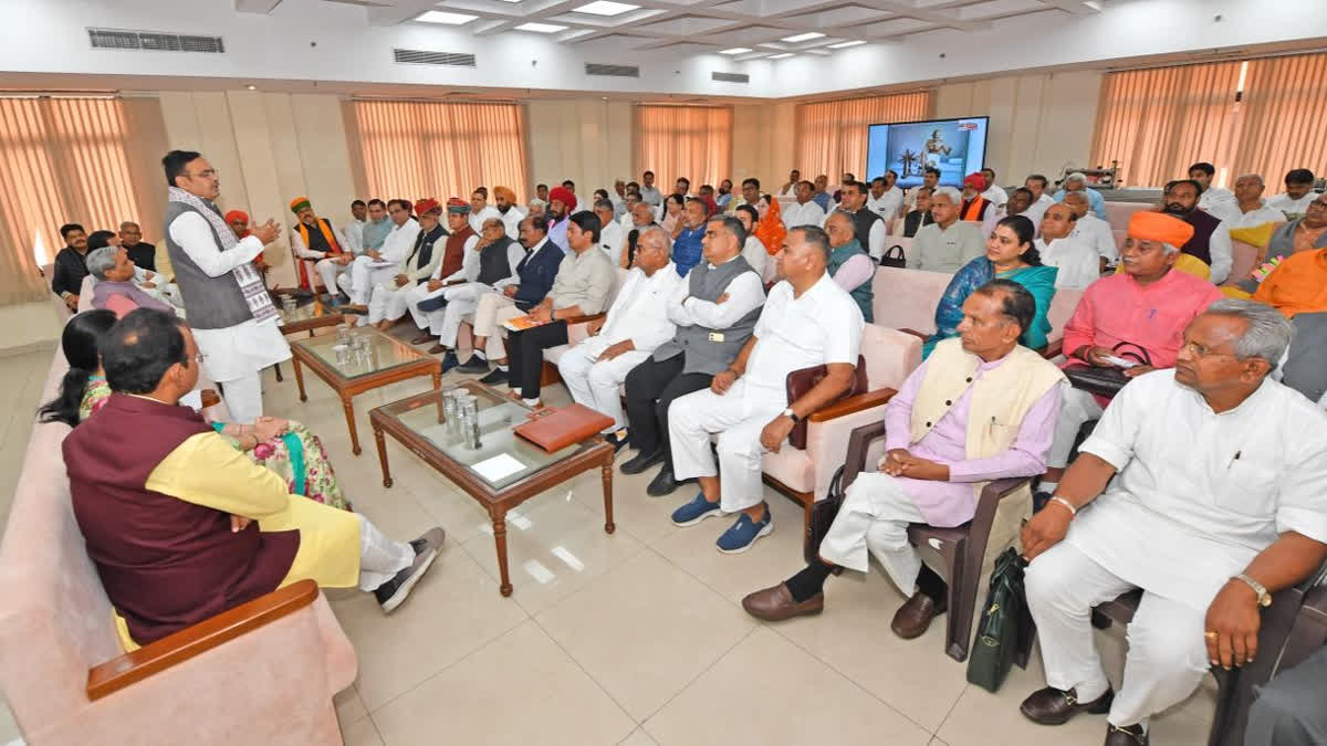 CM addressing the meeting