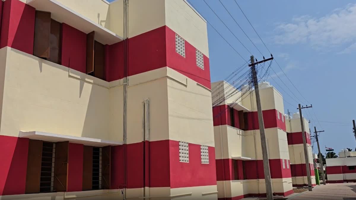 இலங்கை தமிழர் மறுவாழ்வு முகாமில் புதிதாக கட்டப்பட்டுள்ள வீடுகள்