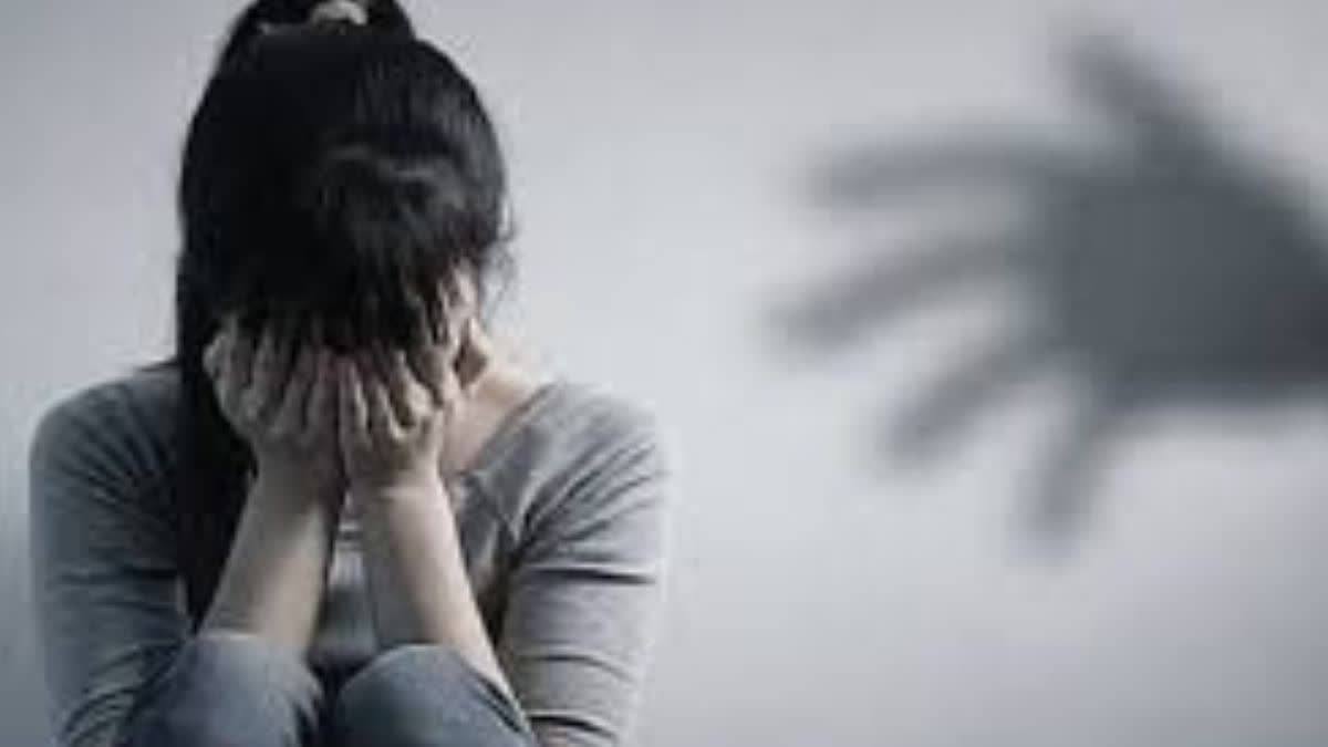 गोंडा-बस्ती में बच्चियां बनीं मां.