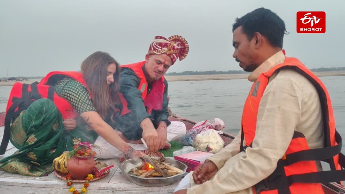 मैक्सिकन कपल ने की शादी.