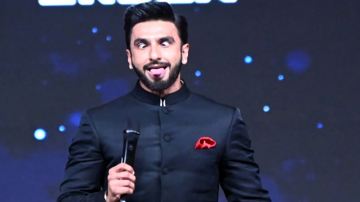 રણવીર સિંહ પર દેવી ચાવુંડી (દેવી ચામુન્ડી) નું અપમાન કરવાનો અને ધાર્મિક લાગણીઓને ઠેસ પહોંચાડવાનો આરોપ છે