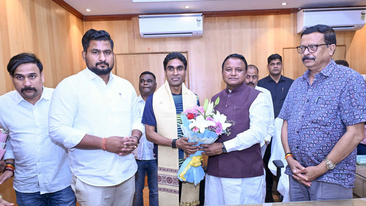 ବିଶ୍ୱ ପାରା ବ୍ୟାଡମିଣ୍ଟନ ଚାମ୍ପିଅନସିପ୍ରେ ସ୍ୱର୍ଣ୍ଣ ଜିତିଲେ ପ୍ରମୋଦ; ସମ୍ବର୍ଦ୍ଧିତ କଲେ ମୁଖ୍ୟମନ୍ତ୍ରୀ, କ୍ରୀଡ଼ାମନ୍ତ୍ରୀ PARA ATHLETE PRAMOD BHAGAT