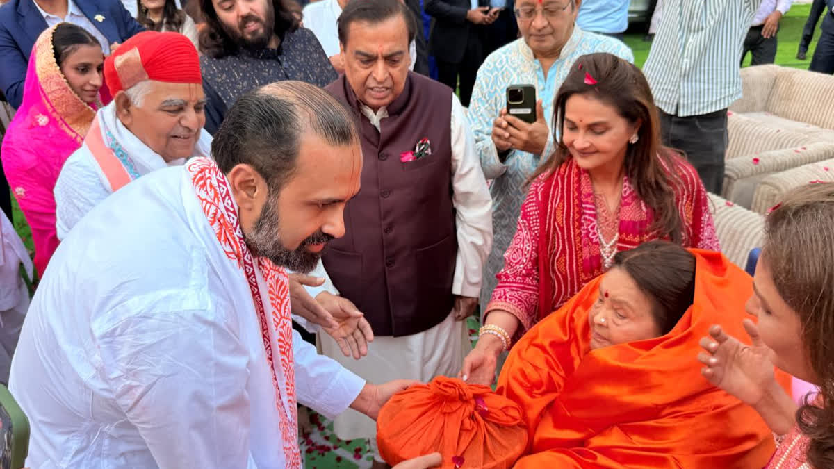 Kokila Ben honored at the temple on her birthday