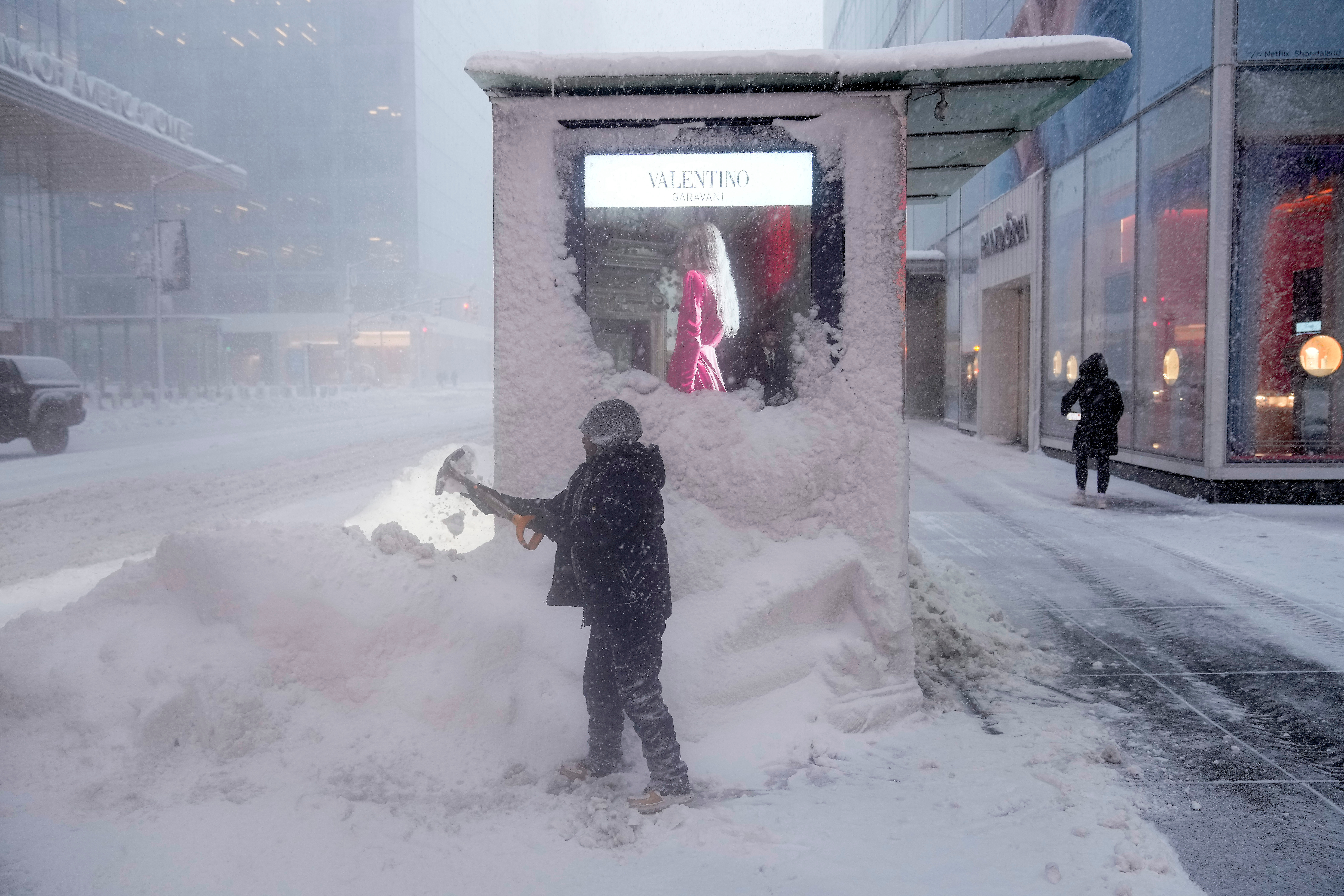 snowstorm Hits Northeast US over 11000 Flights Cancelled offices and schools closed in New York Urdu News