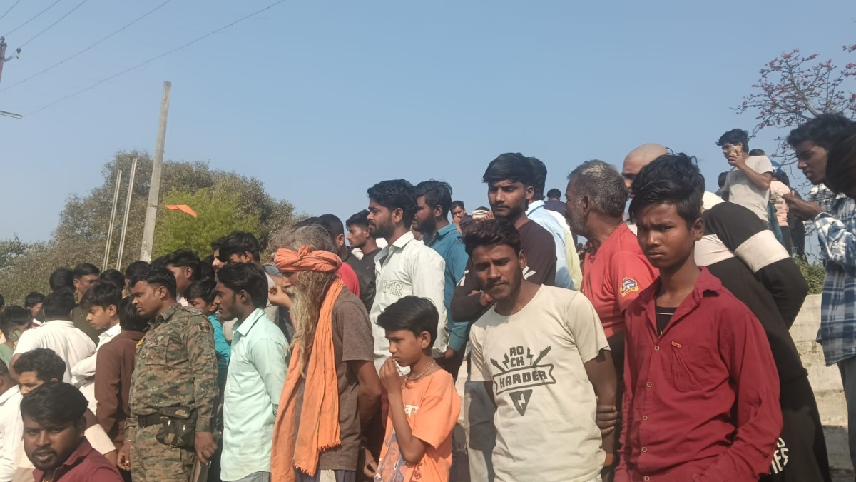 Uncontrollable car runs like death on the road,