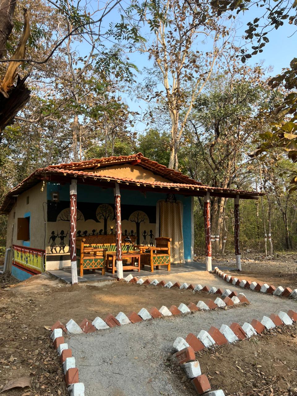 ENJOY MUD HOUSE IN FOREST