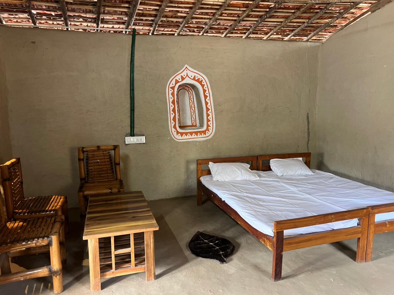 ENJOY MUD HOUSE IN FOREST