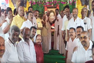 ஜெயலலிதாவின் 78வது பிறந்தநாளை பிரம்மாண்டமாக கொண்டாடிய அதிமுகவினர்