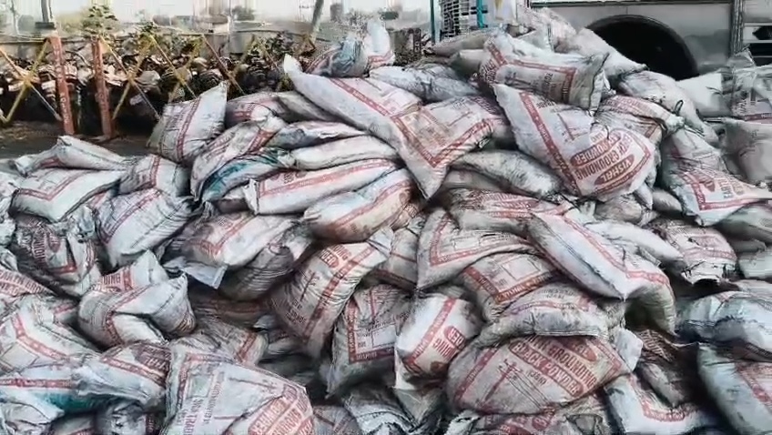 બોટાદના પાળીયાદ વિસ્તારમાં SMCની મોટી કાર્યવાહી, દારૂ ભરેલ ટ્રક ઝડપાયો