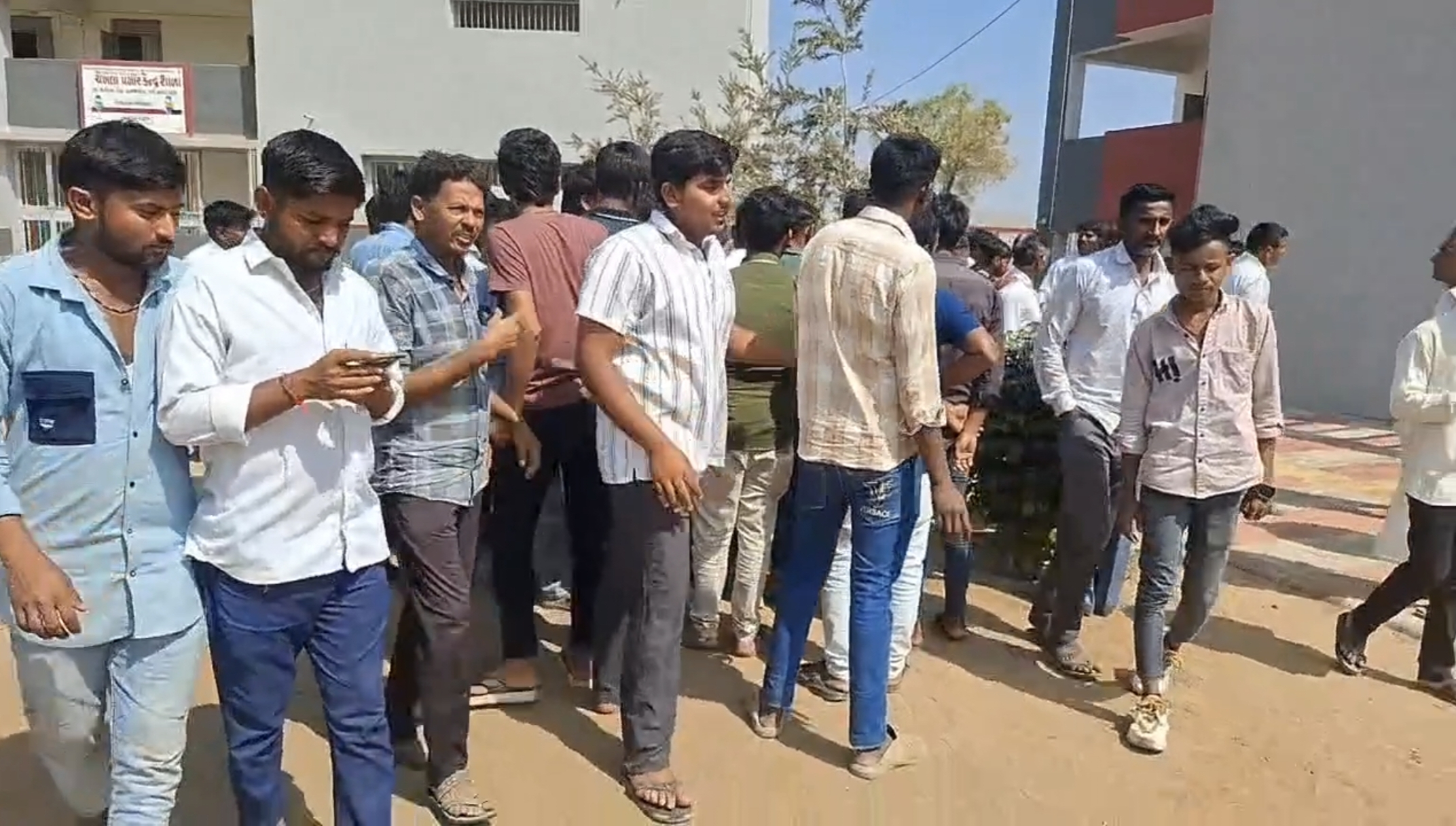 ગ્રામજનોને બનાવની જાણ થતા જ સ્કૂલમાં પહોંચી વિરોધ કર્યો હતો