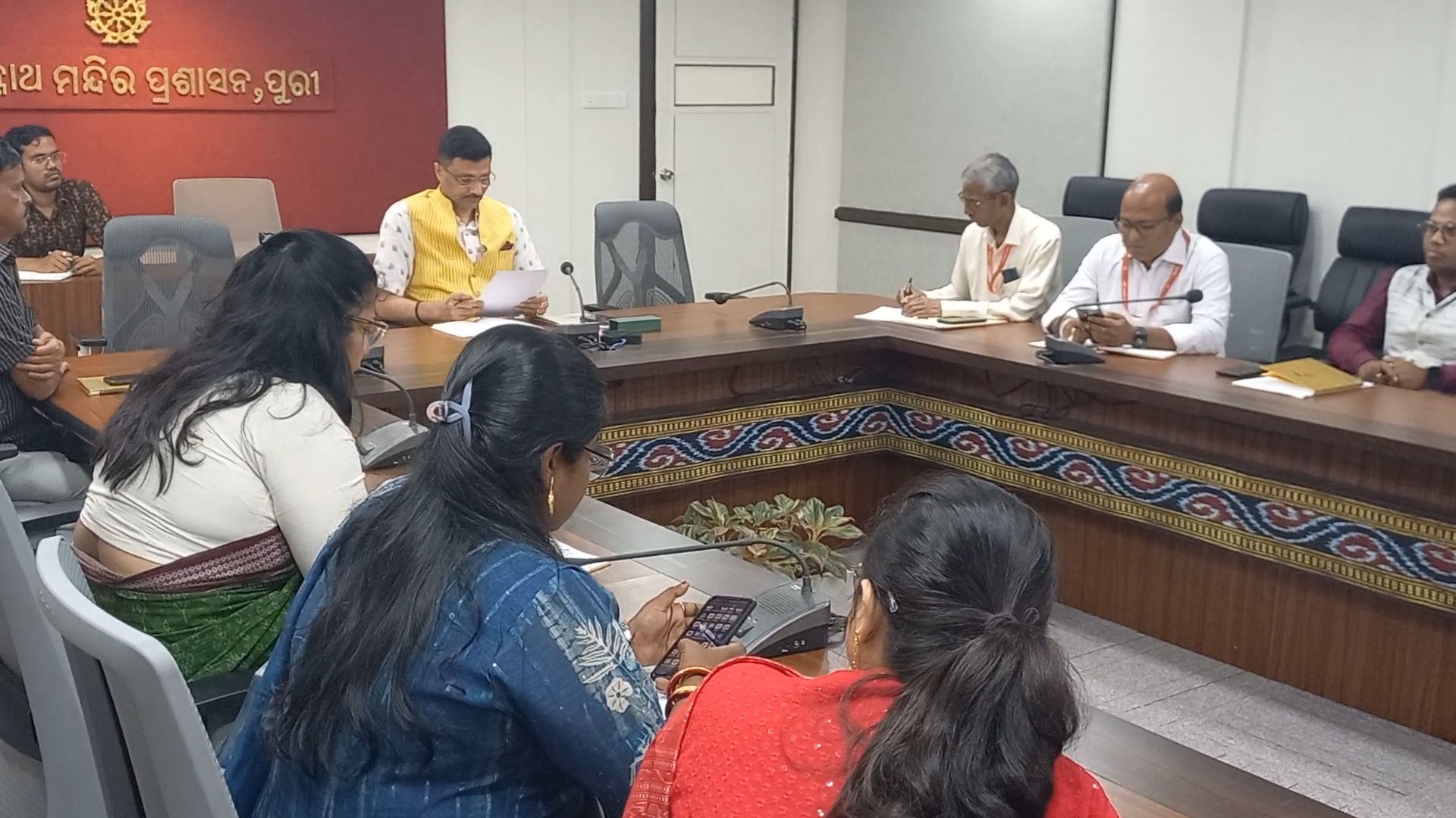 ରତ୍ନ ଅଳଙ୍କାରର ଗଣତି ମଣତି କେଉଁ ପ୍ରକ୍ରିୟାରେ ହେବ ତାହା ଆଲୋଚନା ହୋଇଛି ।