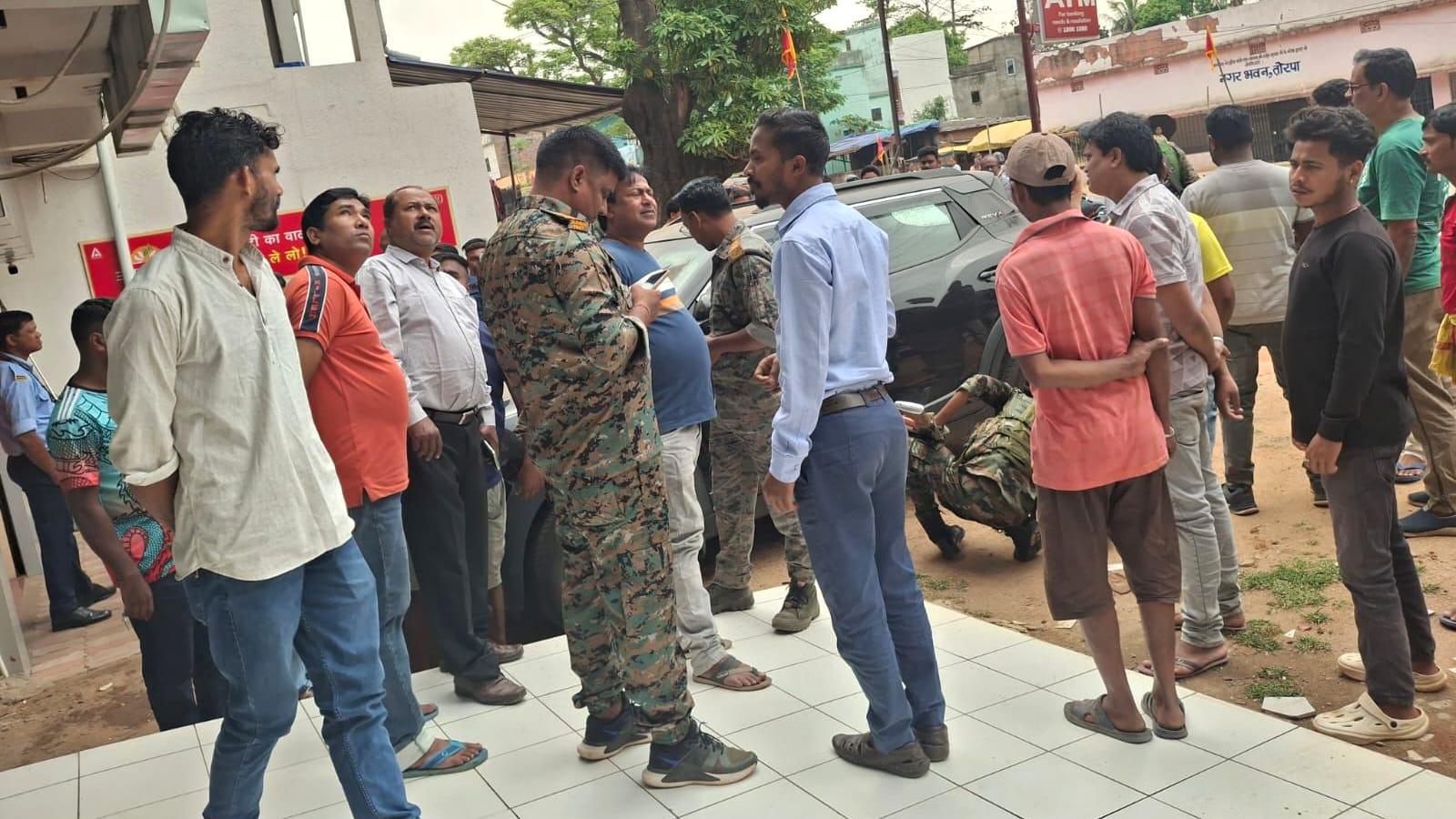 Firing outside house of gas agency operator in Torpa of Khunti