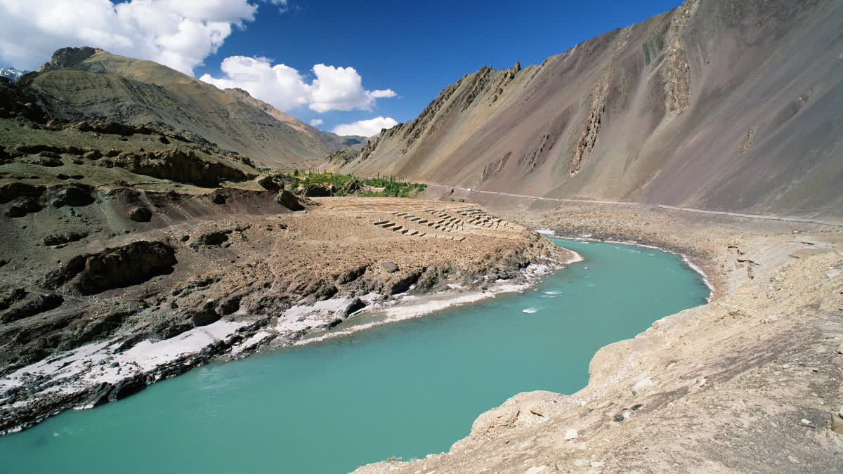 सिंधु जल समझौता टूटा...सूख जाएंगे खेत, कैसे खेती किसानी से लेकर पाकिस्तान  की अर्थव्&zwj;यवस्&zwj;था तक पहुंचेगी चोट