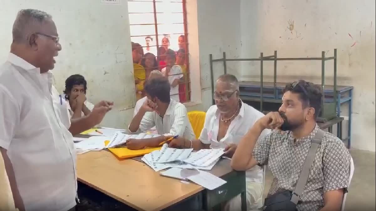 A man vote like Sarkar movie