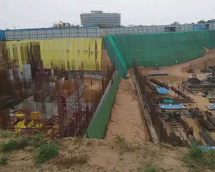 બેસમેન્ટ અને પાયા ખોદવાનું કામ શરૂ
