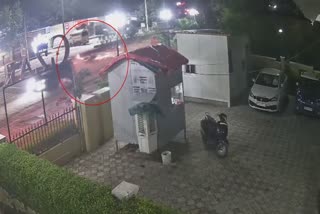 दंपती को तेज रफ्तार कार ने मारी टक्कर