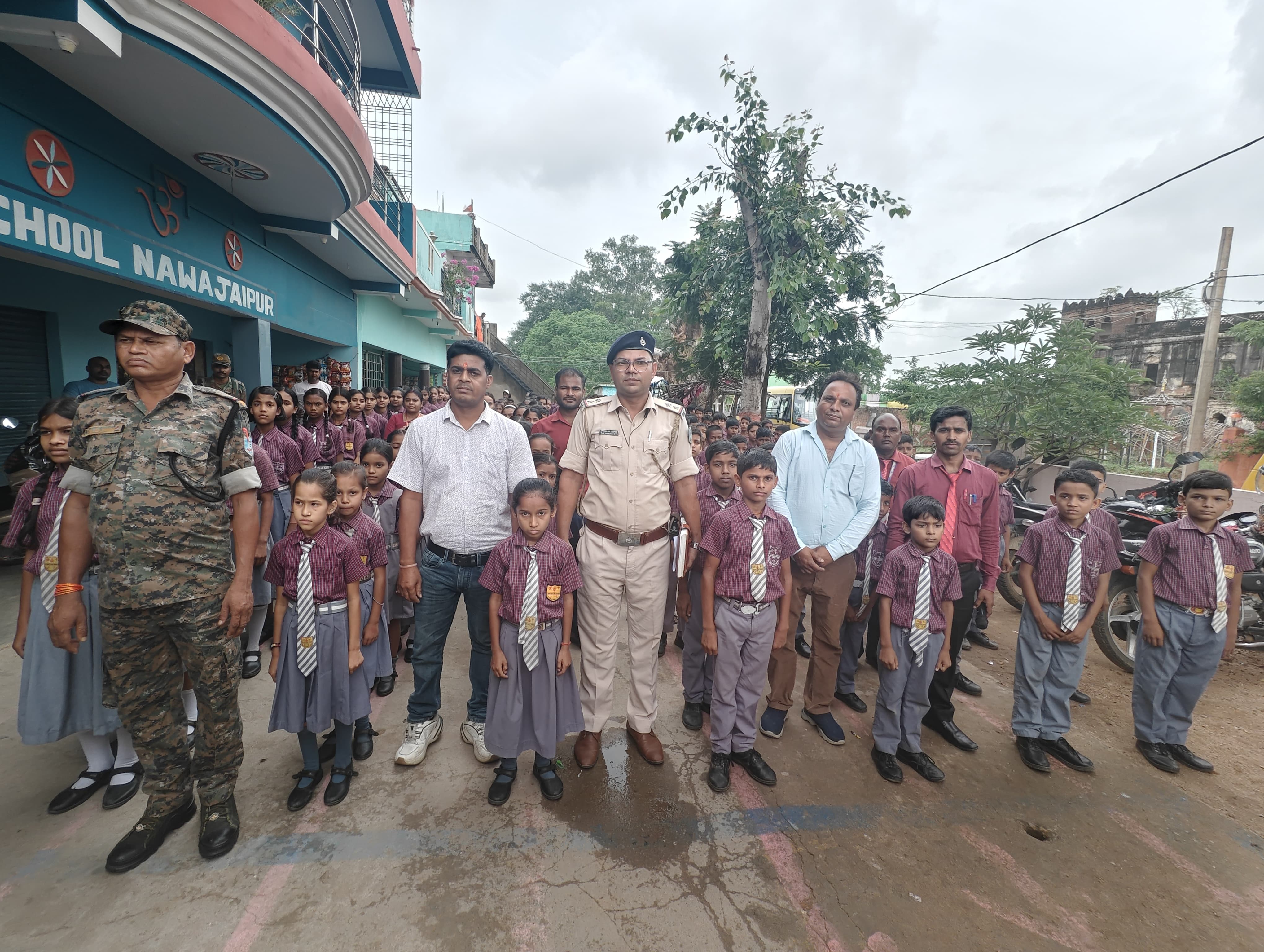 Police launch awareness campaign against drug addiction in Palamu