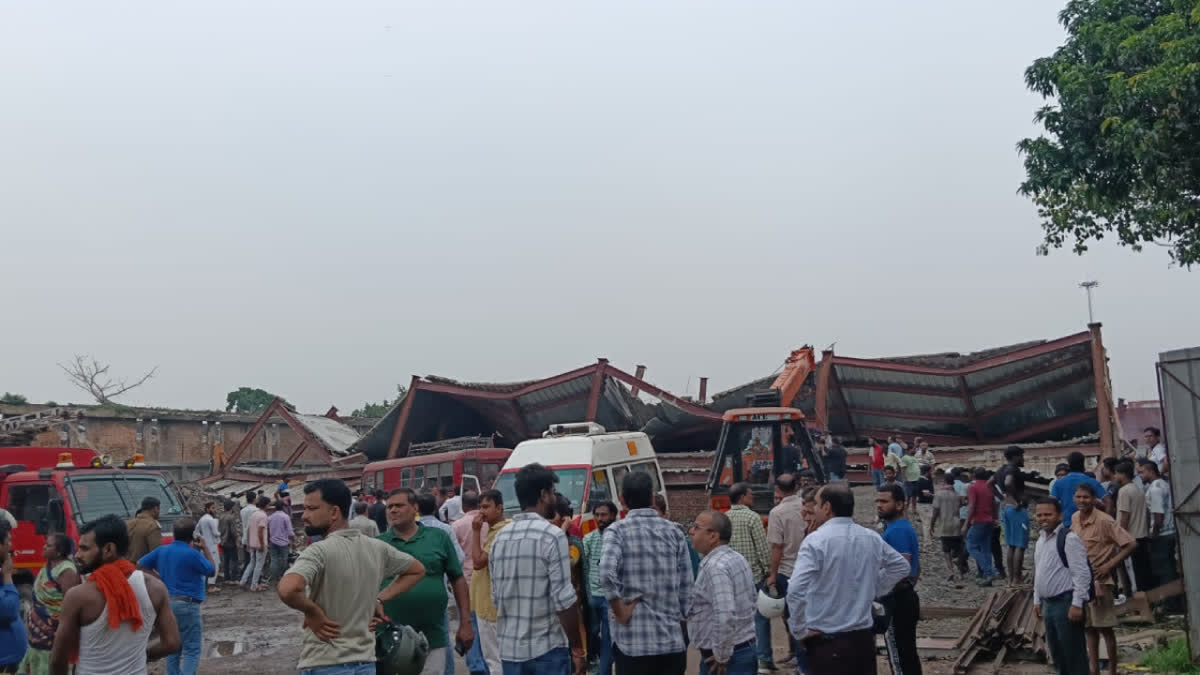 Under-construction warehouse collapses in Kolkata; several workers trapped under debris.